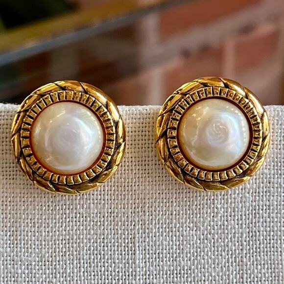 CHANEL Faux Pearl Gold Vintage Clip On Earrings - Picture 1 of 4